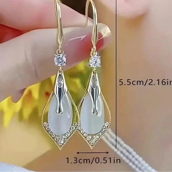 Golden plated acrylic dangle earrings alloy post - Picture 2 of 5